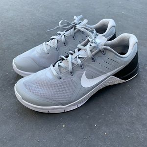 Nike Men’s Metcon 2 Cross-Training Flywire Sneaker